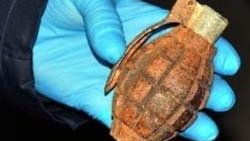 Ahırdan el bombası çıktı