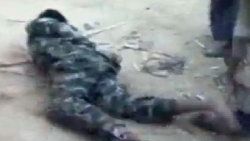 Afgan askerine Taliban'dan öldüresiye dayak