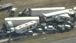Texas'ta 140 araç birbirine girdi: 2 ölü 80 yaralı