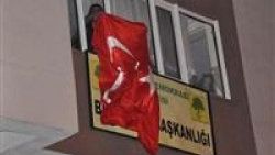 BDP binasına Türk bayrağı