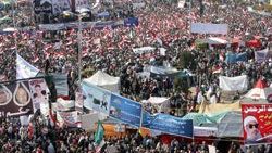 Tahrir'e kefenleriyle geldiler