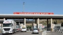 Suriye Türk TIR'larını ülkeye sokmadı