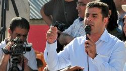 Demirtaş'tan şehit annelerine: Sesimize ses katın