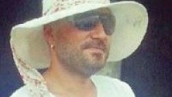 Hüsnü Şenlendirici saçlarını kazıttı