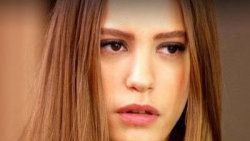 Burak Özçivit'in yeni partneri Serenay Sarıkaya