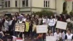 Hamburg'da davullu halaylı kürtaj eylemi-İzleyin