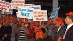 Karayolu işçileri AK Parti önünde eylem yaptı