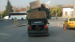 Otomobilin üzerinde koltuk takımı