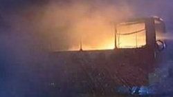 Minibüs molotofla yakıldı