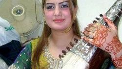 Pakistanlı genç şarkıcıya suikast