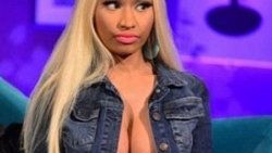 Nicki Minaj sütyenle canlı yayına katıldı - Tıkla İzle
