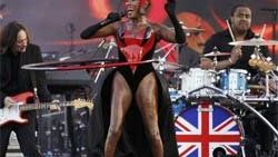 64'lük Grace Jones 4 dakika hulahop çevirdi - İzle
