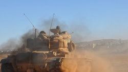 Şanlıurfa'nun Suriye sınırında tank tatbikatı