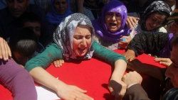 Şehit asker Şanlıurfa'da Kürtçe ağıtlarla uğurlandı