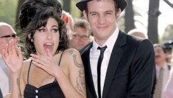 Amy Winehouse'un eski eşini komaya sokan SMS