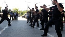 Polisin tanıttığı yeni copun özellikleri