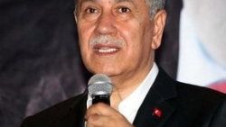 Arınç: Girdiğim her parti kapatıldı
