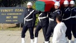 Turgut Özal yeniden defnedildi