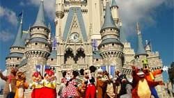 Disneyland grev ve borçlarla boğuşuyor