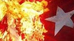 Bayrak yakan şahıslara rekor ceza