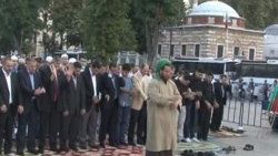 Alperenler Ayasofya önünde bayram namazı kıldı