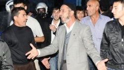 Bursa'da öfkeli kalabalığı şehit babası yatıştırdı