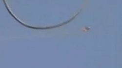 Suriyeli muhalifler Esad'a ait helikopteri düşürdü