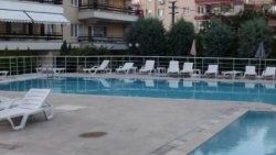 Bursa'da lüks site havuzunda haşema krizi