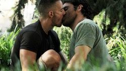 Ünlü gay sunucu aldatıldı