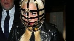 Lady Gaga kafasına kafes taktı