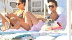 Hande ve Ekin Bodrum'da halk plajında