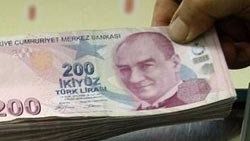 Kahvehanede bulduğu 20 bin lirayı polise teslim etti