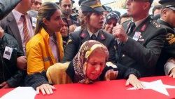 Şehit olan oğlunun acısına 1 ay dayanabildi