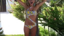 Bikinili Hadise'ye: Ama şehit var