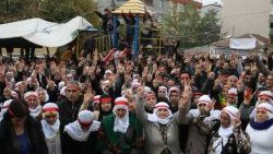 BDP'li 100 kişi açlık grevine başladı