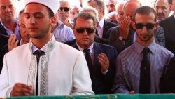 Mesut Yılmaz'ın annesi toprağa verildi