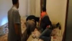 Öğretmen öğrencisiyle köy evinde basıldı - Video