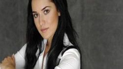 Fahriye Evcen'e büyük ilgi