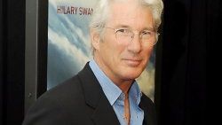Richard Gere restorandan kovuldu