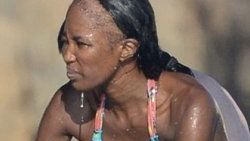 Naomi Campbell kelliğin eşiğinde - Foto Galeri