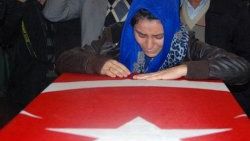 Kahramanmaraş'ta gözyaşları yağmura karıştı