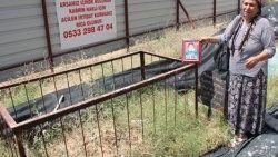 Adana'da mezarlığa inşaat yapılıyor