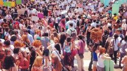 Beyoğlu'nda canlı bağlantılı kürtaj eylemi - Video