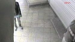 Kız öğrenciye cinsel organını gösterdi - Video