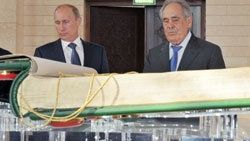 Putin dünyanın en büyük Kur'an-ı Kerim'ini ziyaret etti