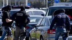 Hollanda'da PKK kampına polis baskını