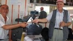 Büyük ikramiyeyi alabilmek için borç para aldı