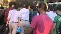 Arızalı metrobüsü vatandaş itti-Video