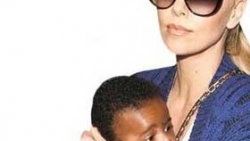 Charlize oğlunu ilk kez gösterdi