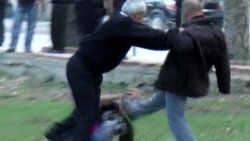 Nişanlısına tekme atılınca çılgına döndü